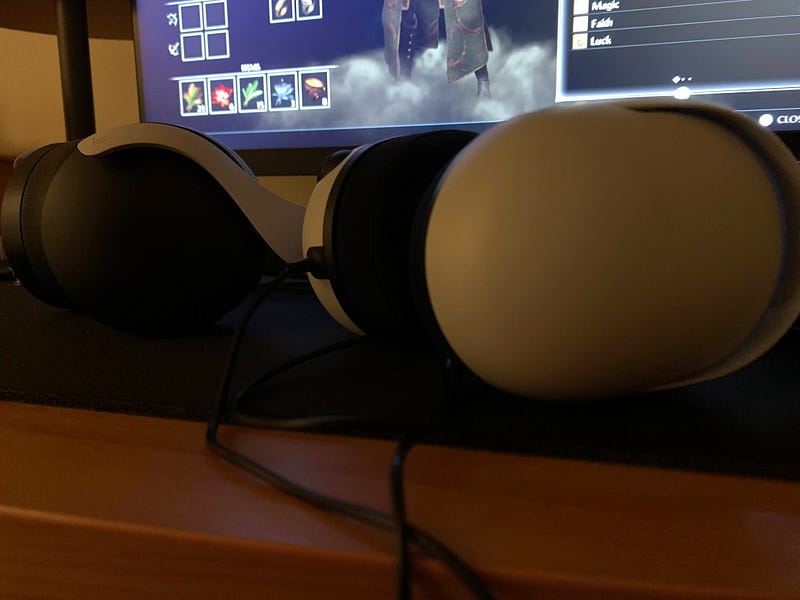 Comparison of Sony Pulse 3D Wireless and Inzone H3 headsets