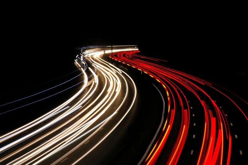 Laser pointer experiment illustrating light speed limits.